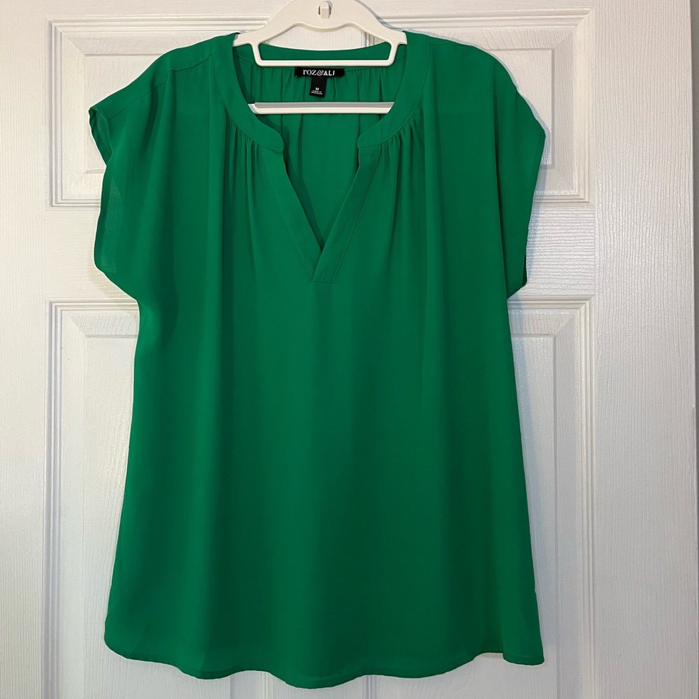 Roz & Ali Green Women's Top
